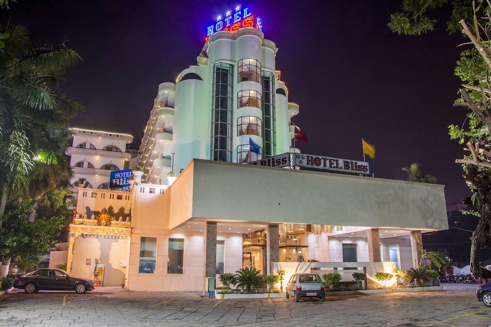 โรงแรมบลิส ตีรูปาติ ภายนอก รูปภาพ